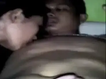 Gadis Cantik Pasrah Goyang Kasur Keenakan