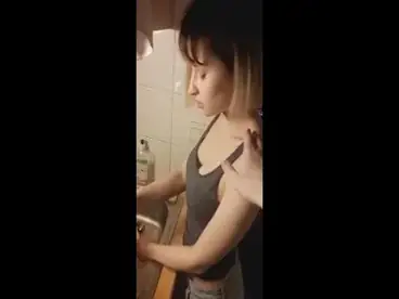 Kejutaan Mesra Di Dapur Saat Memasak