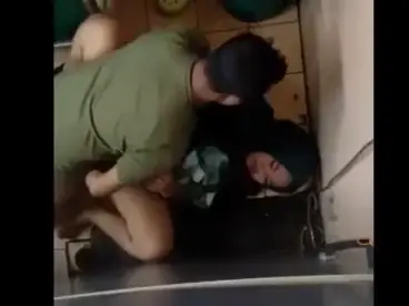 Udah Kebelet Ewe Istri Tetangga Kos Jilbab Di Wc